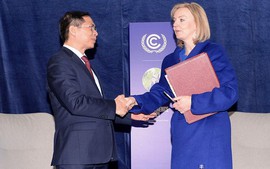 Vietnamese FM meets with British counterpart on COP26 sidelines